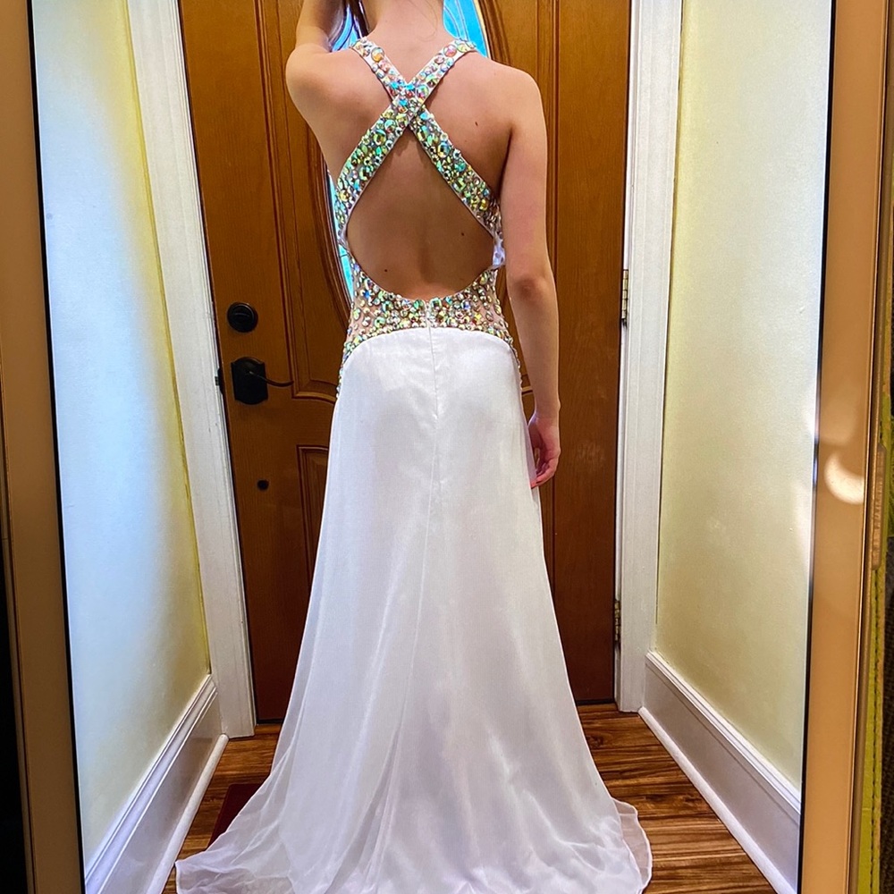 Alyce Paris Size 0 White Jeweled Formal Gown